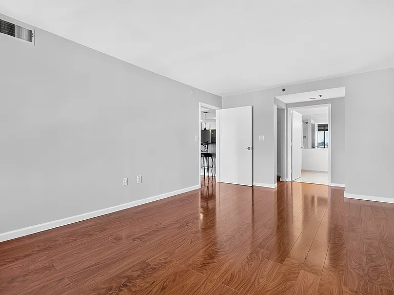 700 1st St #15F — Photo 11