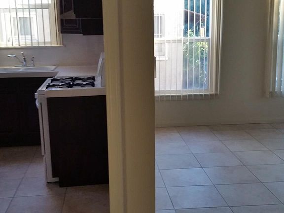 kitchen and livingroom