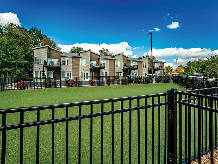 Trail's Bend Apartments and Townhomes — Photo 17