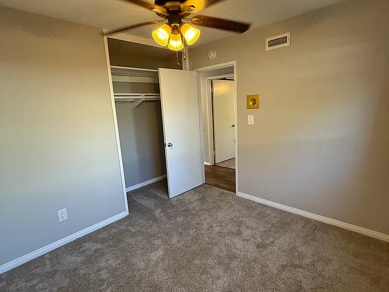Bedroom 1 (no bathroom)