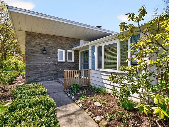 5th image of 755 Corwin Rd
