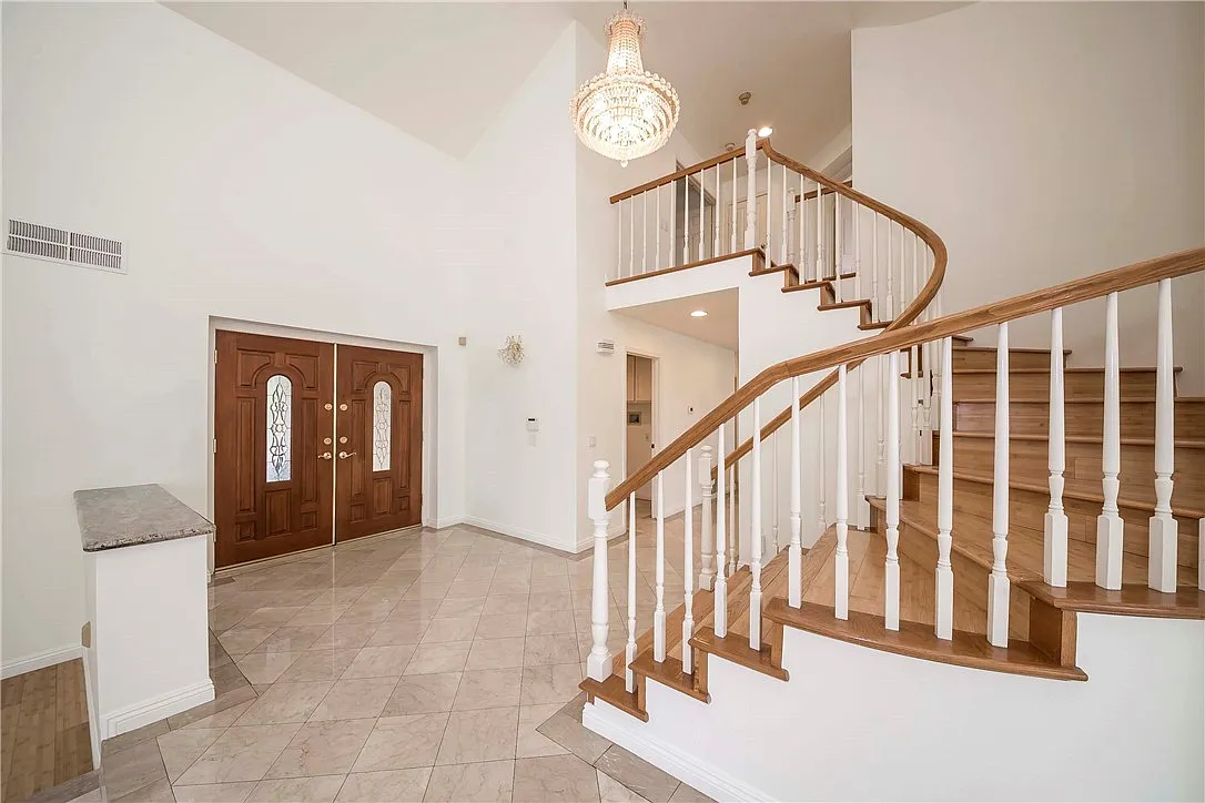 4 bed, 3265 sqft, $5,700 — Photo 4
