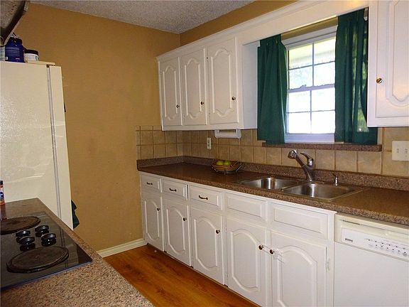 5th image of 1823 Blueridge Dr