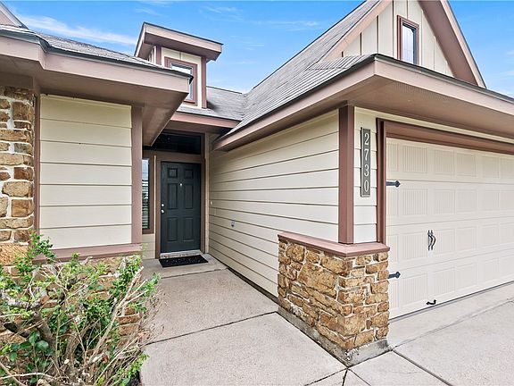 3rd image of 2730 Silver Oak Dr