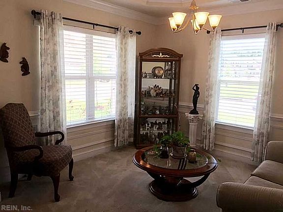 4th image of 1488 Drumheller Dr