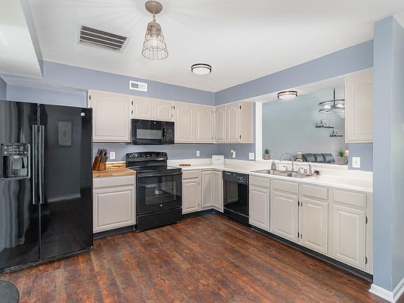 3rd image of 7305 Centrecrest Ln APT K