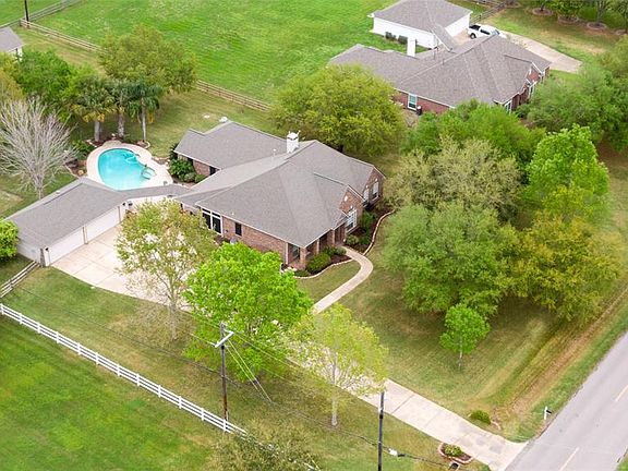 3rd image of 6103 Bridlewood Dr