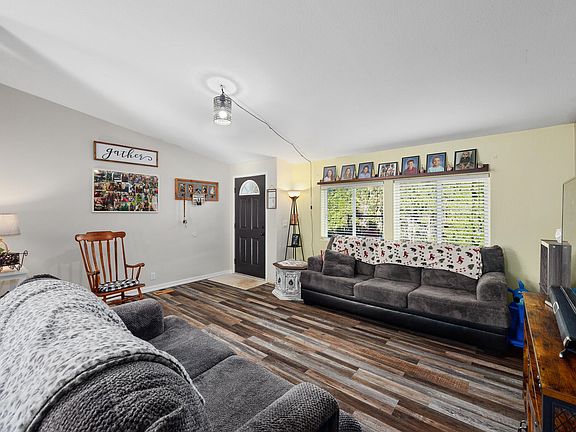 4th image of 1402 NE Lake Blvd