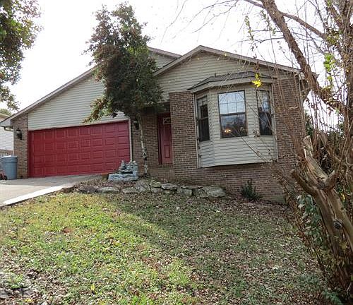 2nd image of 3223 Bloomfield Cir
