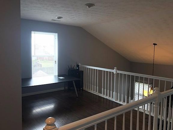 5th image of 990 Kemper Meadow Dr