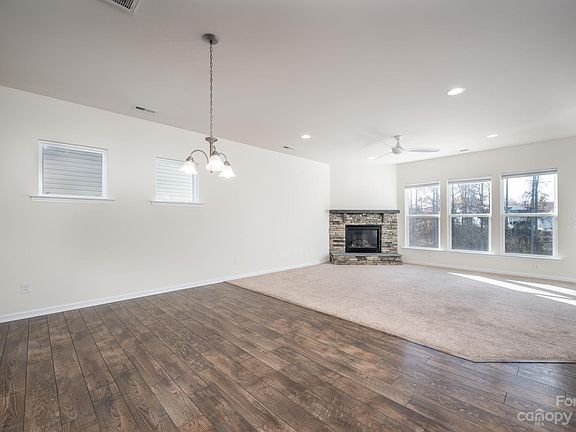5th image of 151 Farmers Folly Dr