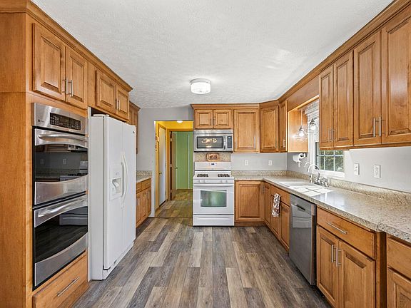2nd image of 11455 Colwill Rd