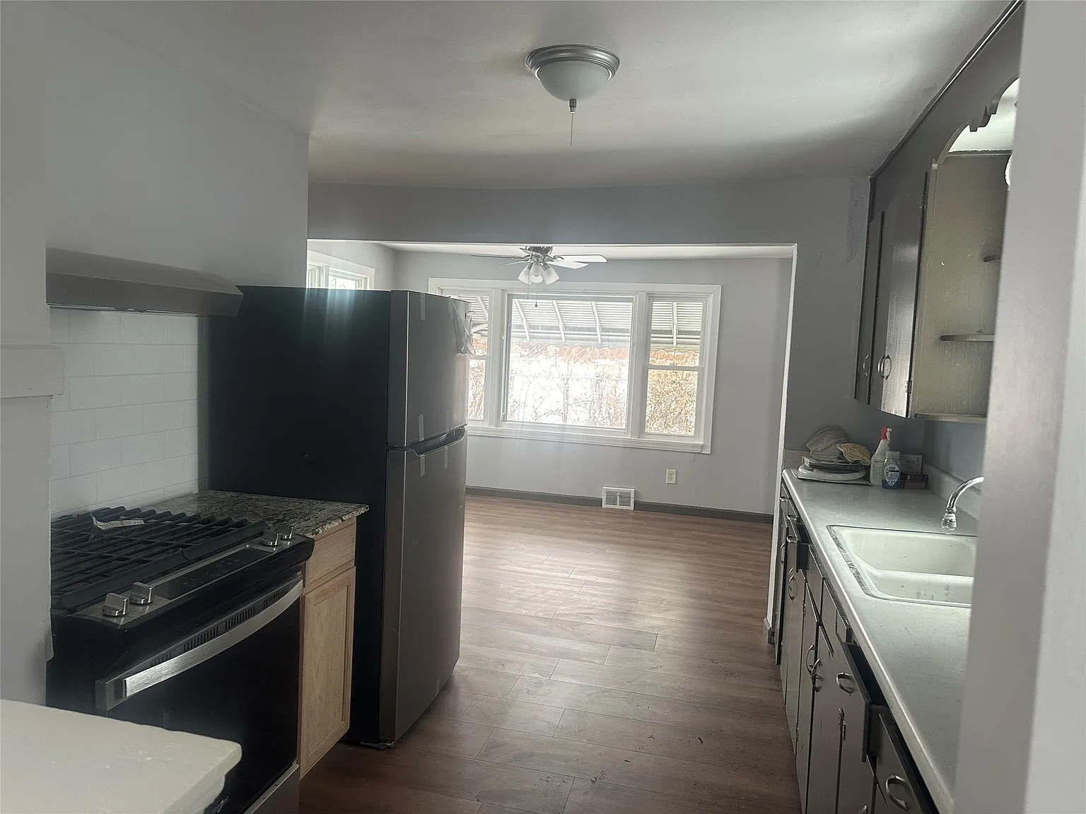 3 bed, 2.0 bath, 1412 sqft, $1,400 — Photo 4