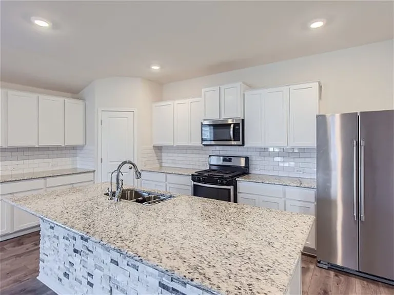 9811 Bratten Rise — Photo 7