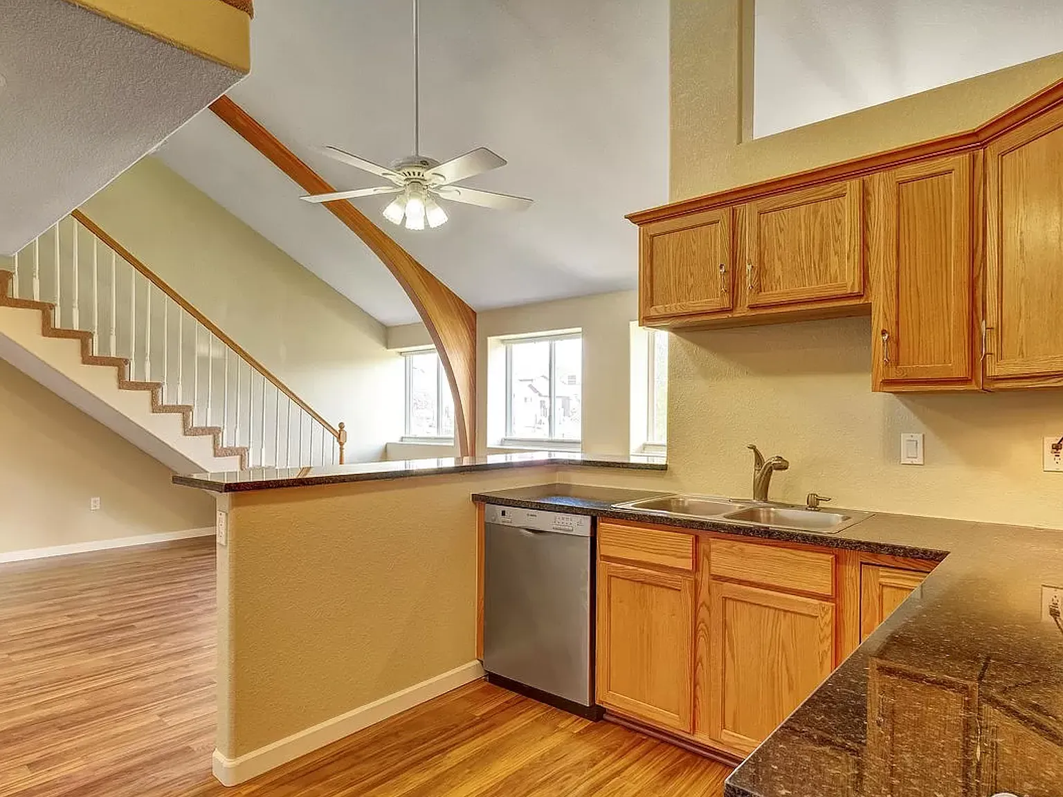 4 bed, 1870 sqft, $3,100 — Photo 4