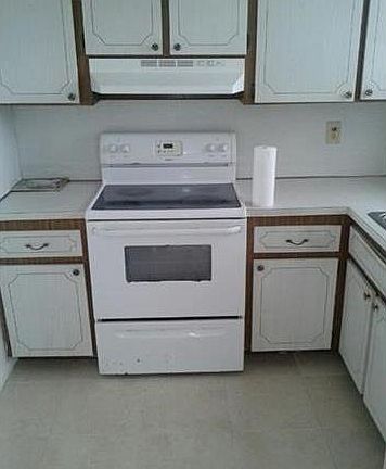 4th image of 13725 NE 6th Ave APT 203