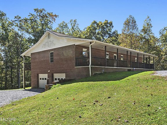 2nd image of 207 Little White Oak Rd