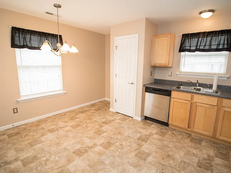Eat-in kitchen