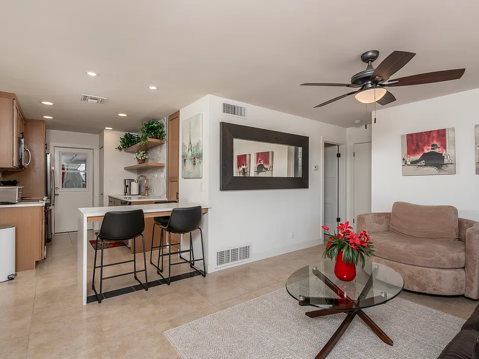 4924 N Woodmere Fairway #1