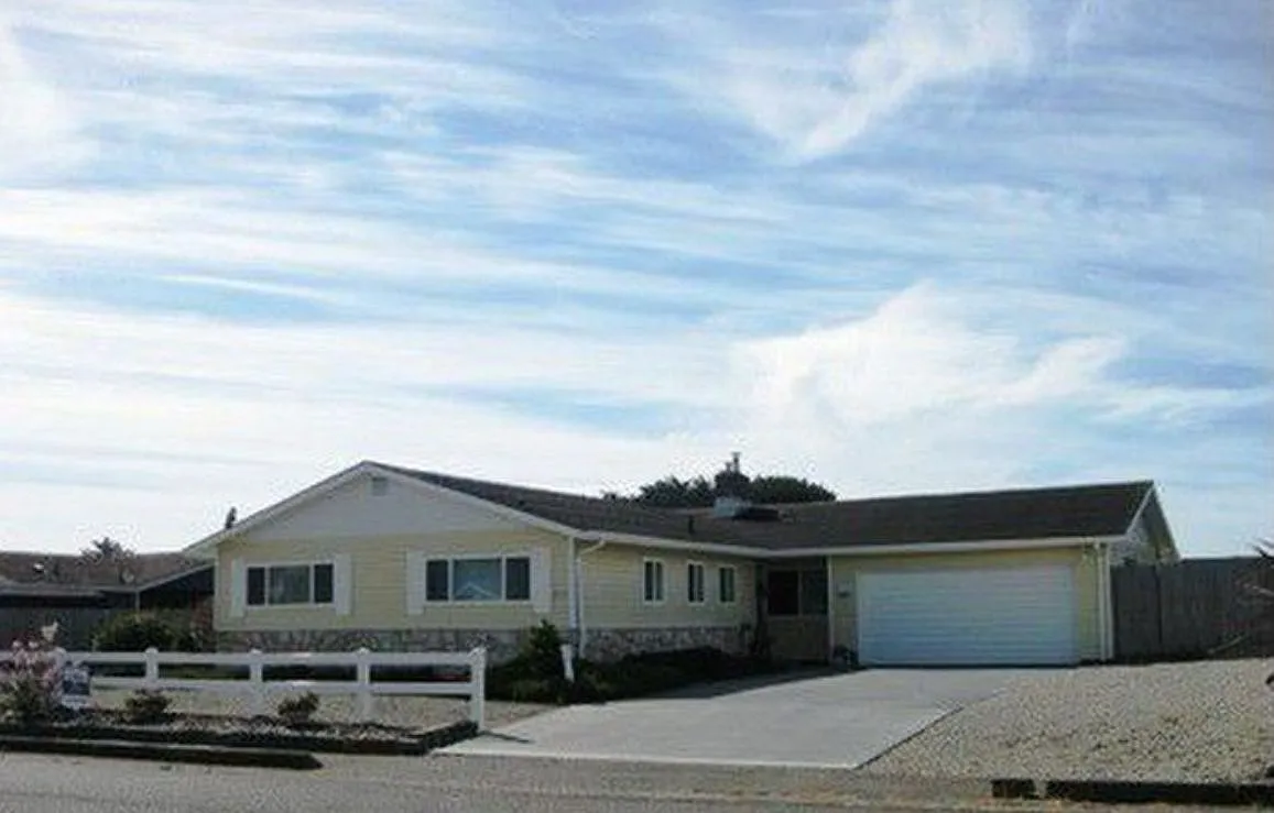3 bed, 3.0 bath, 1824 sqft, $2,250 — Photo 1