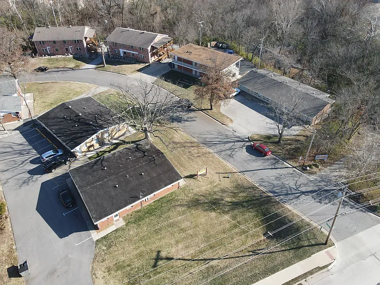 1035 Southpark Dr — Photo 4