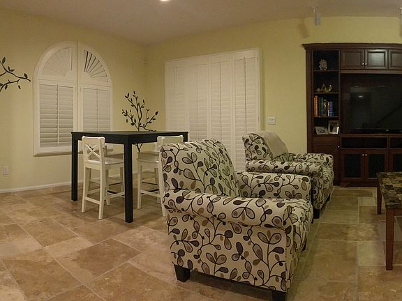 Living Room/Dining Area