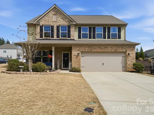 137 Falls Cove Dr, Troutman, NC 28166