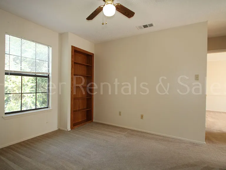 1905 Meadowbrook Dr — Photo 15