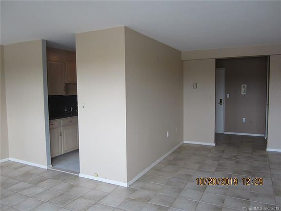 5th image of 893 Farmington Ave APT 1E