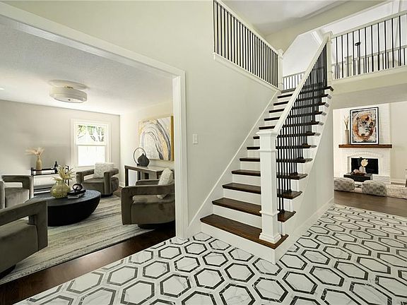 3rd image of 10112 Hemlock Dr