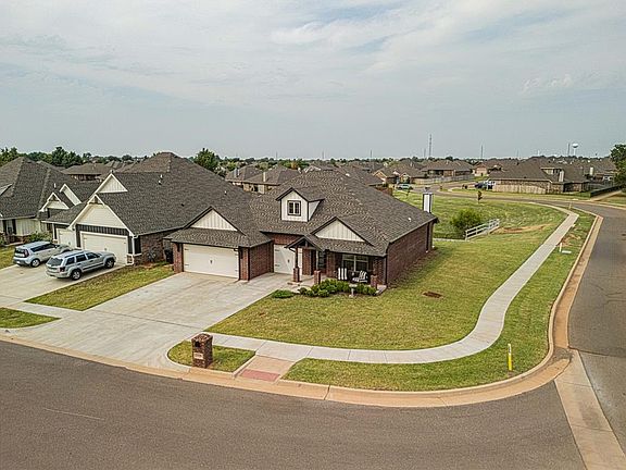 3rd image of 3329 Lola Ct