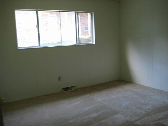 3rd image of 1300 N Dunn St