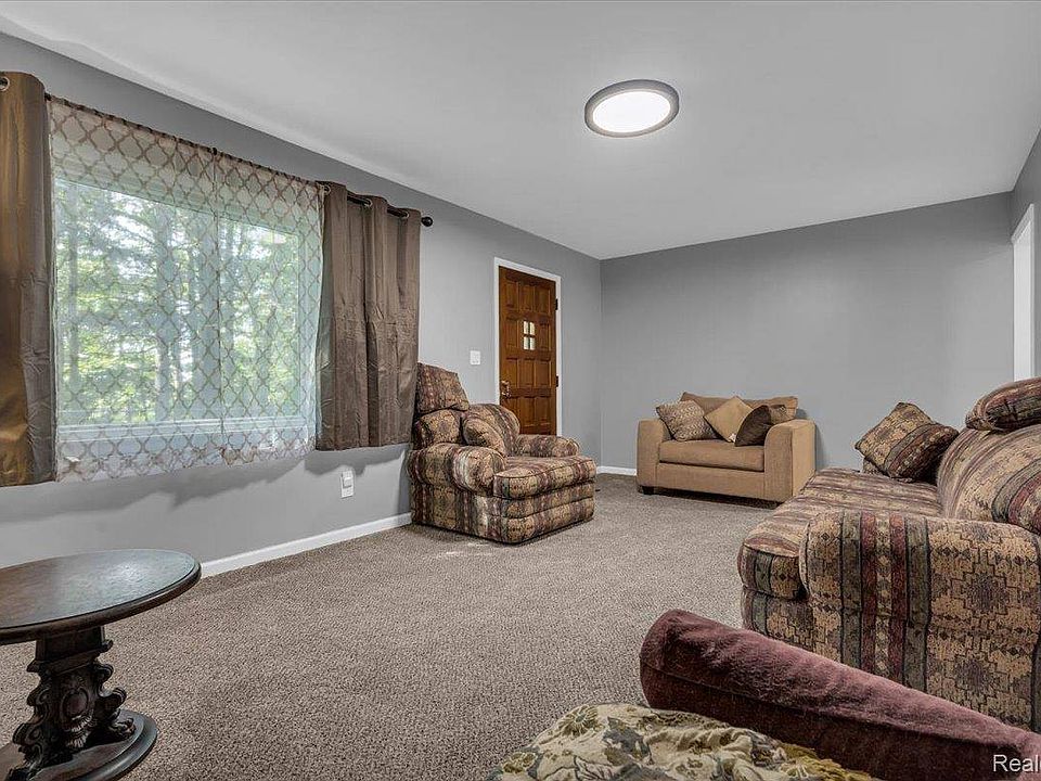 1st image of 16075 Crest Dr