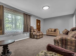 16075 Crest Dr, Linden, MI 48451