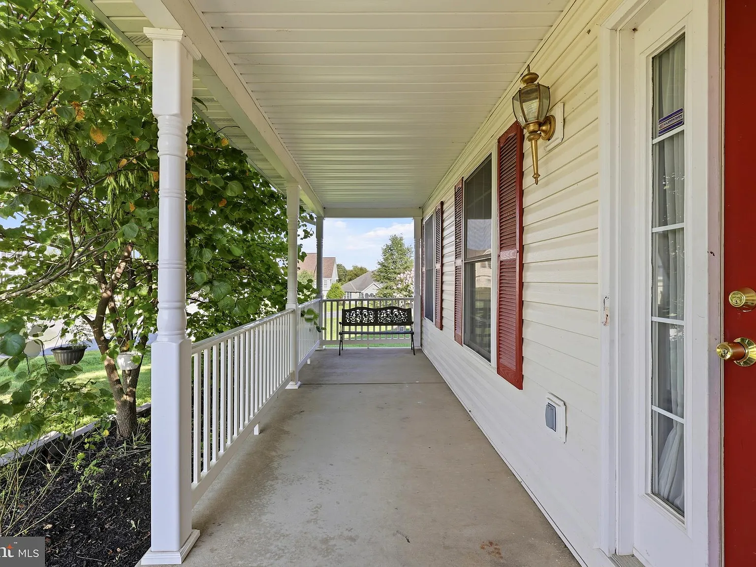 4 bed, 2.5 bath, 2304 sqft, $2,500 — Photo 3