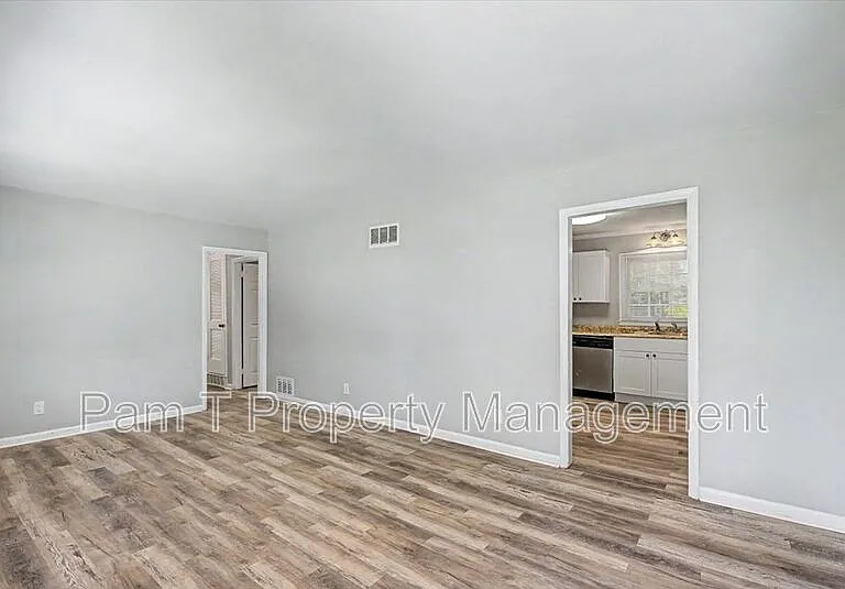 1719 E 59th St — Photo 4
