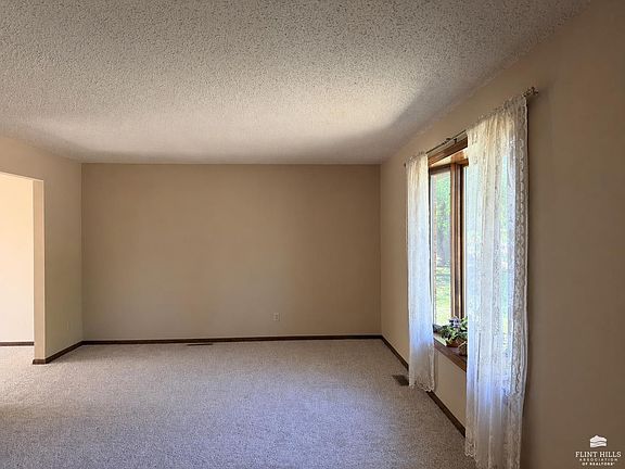 4th image of 3317 Claflin Rd
