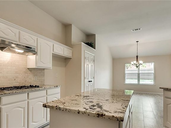 4th image of 814 Bear Branch Ct