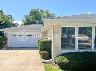 22 S Rammer Ave, Arlington Heights, IL 60004