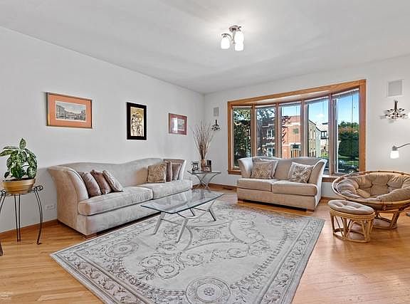 4th image of 2439 W Erie St #1