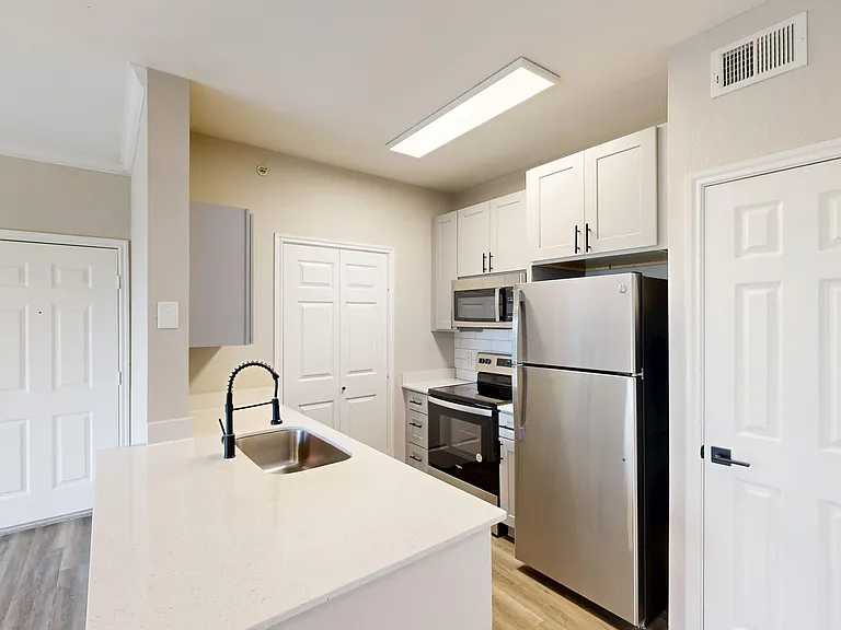 Lakeline Villas — Photo 86