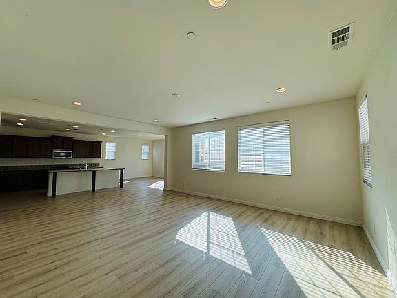 4th image of 15955 Chorus Ln
