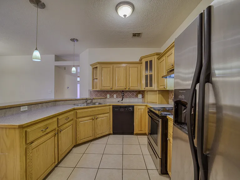 2904 NE 9th St — Photo 7