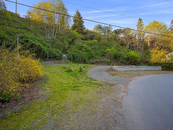 4th image of 1551 Kye Bay Rd