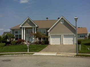 8 Castle Lake Ct, Barnegat, NJ 08005
