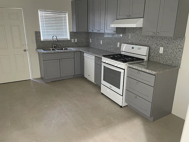 105 Lois Ln #A — Photo 5