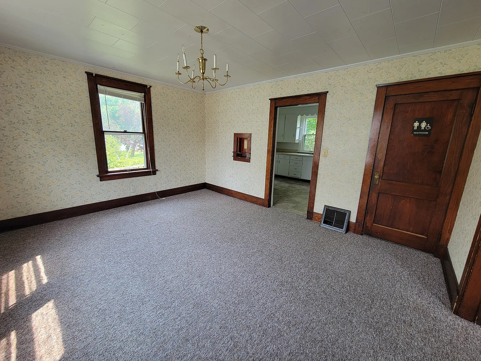 4 bed, 1.5 bath, $1,500 — Photo 3