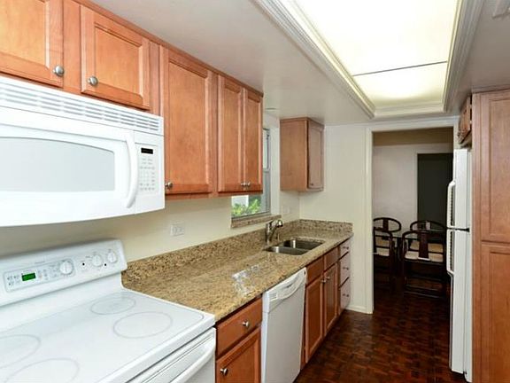 5th image of 7210 W Country Club Dr N