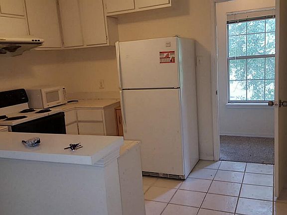 3rd image of 4819 Bellaire Blvd #A