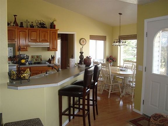 3rd image of 572 Riverview Dr